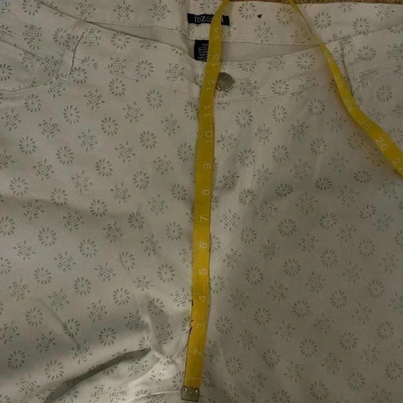 Roz & Ali White jeans with silver print detail size 22 - Picture 6 of 8